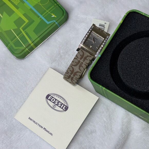 VTG Fossil F2 Gold Tone Rectangle Dial Date Indicator Crystal Accent Watch - Picture 2 of 14